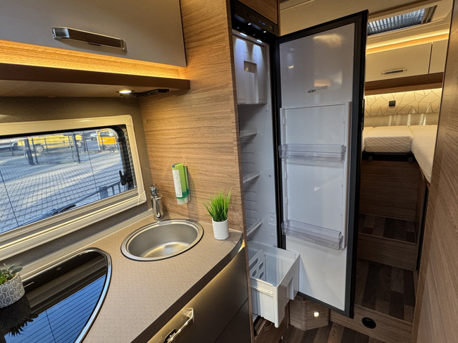 Weinsberg CaraCompact Pepper Edition 600 MEG 140 CV Autom&aacute;tico 9 velocidades Euro 6 Fiat Ducato 8 **Camas individuales/Portabicicletas/Sat&eacute;lite/Smart TV foto: 12