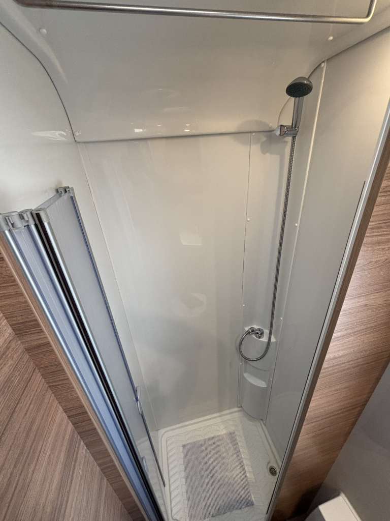 Weinsberg CaraSuite 650 9-TRAPS AUTOMAAT FRANSBED + HEFBED  foto: 11
