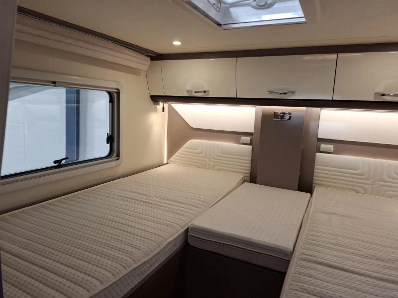 Bürstner Ixeo T 690 G Enkele Bedden 2x Airco  foto: 1