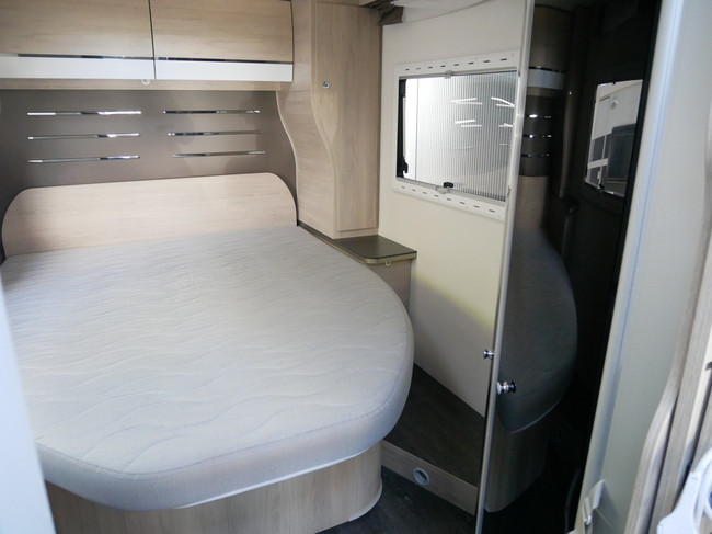 Chausson 718 XLB Special Edition, Cama Queen, Cama abatible!! foto: 17
