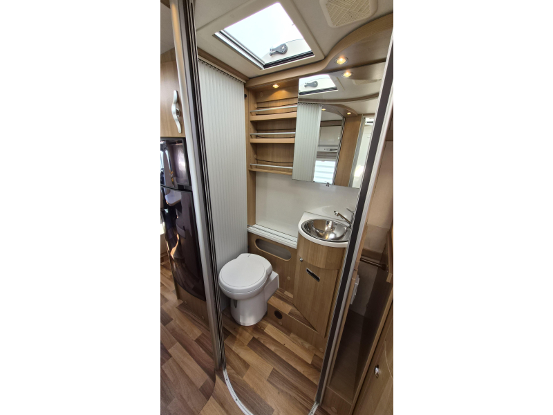 Hymer Tramp 678 Lengtebedden 150PK Heavy  foto: 9