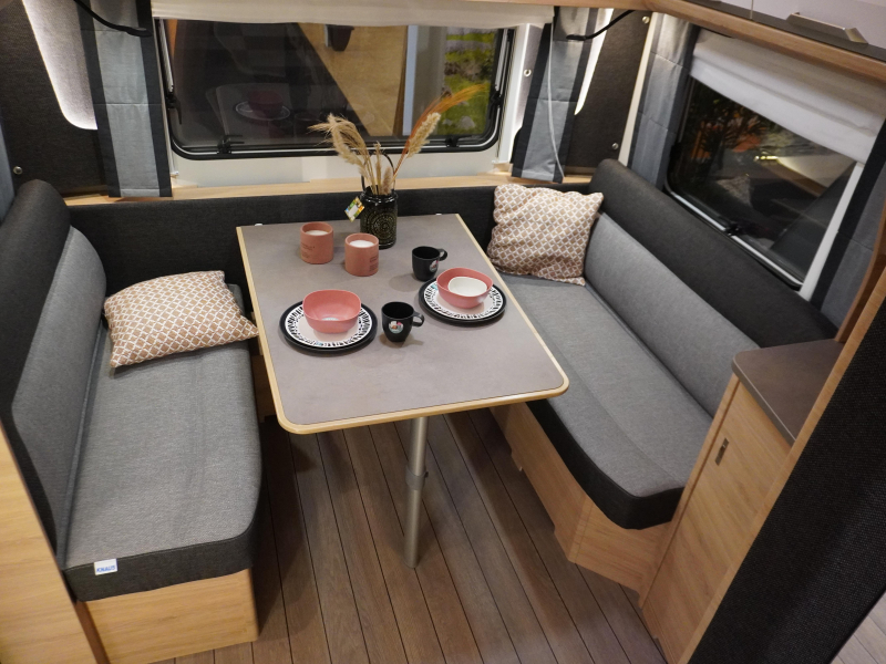 Knaus Sudwind Black Selection 460 EU ENKELE BEDDEN  foto: 4
