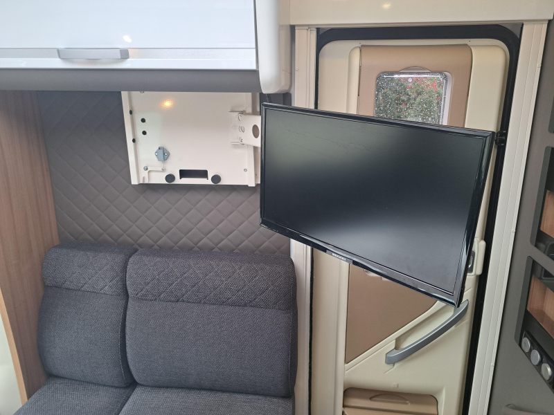 Adria Coral 670 DL Supreme photo: 7