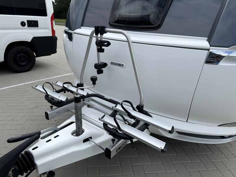 Hobby De Luxe Special 495 UL mover - voortent  foto: 10