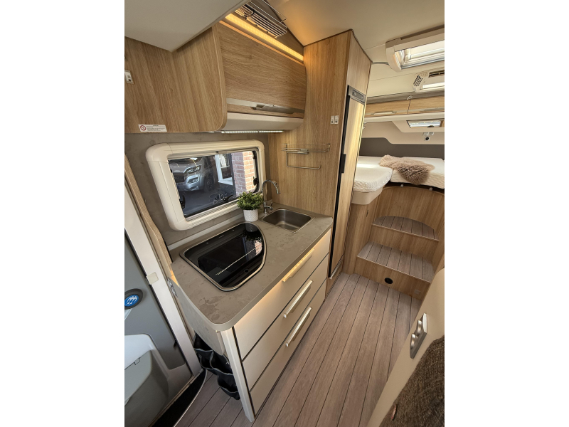Knaus Sky Wave 650 MEG &iexcl;Amplia autocaravana! foto: 15