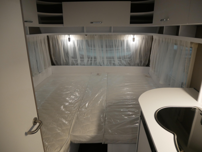 Dethleffs C'Go 475 EL FREE mover and awning photo: 8
