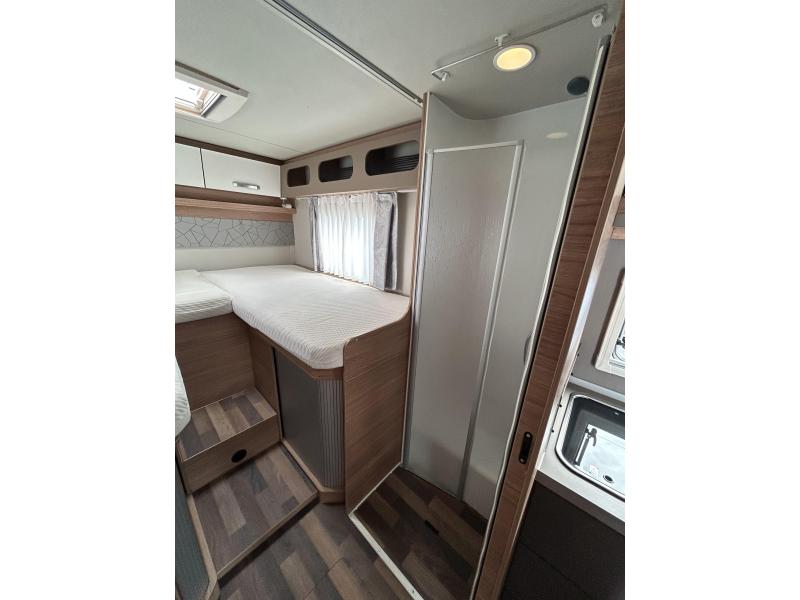 Weinsberg CaraSuite 700 ME Met hefbed & 5e gordel  foto: 10