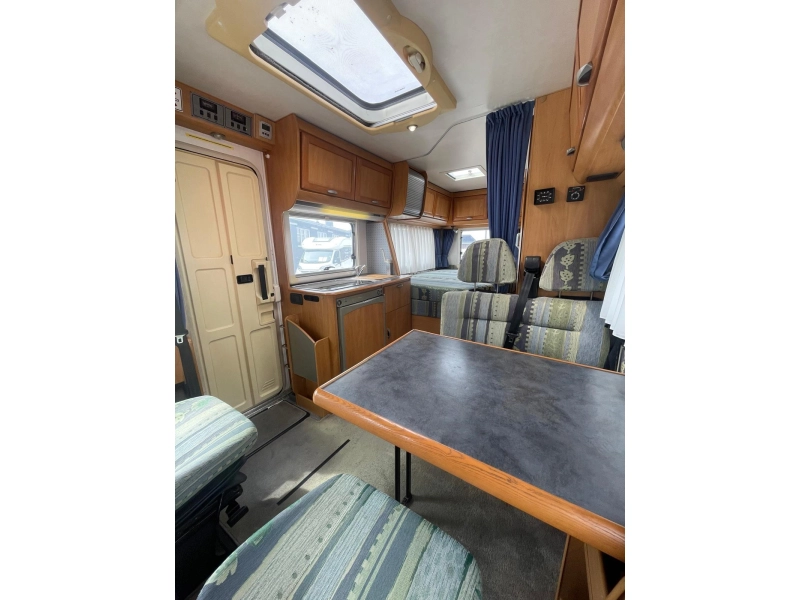 Hymer B 674 Vastbed Hefbed  foto: 7