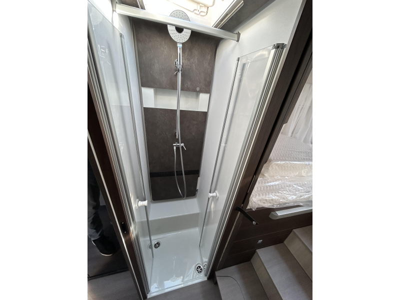 Adria Coral Supreme 670 DL 180PS Automatik Foto: 9