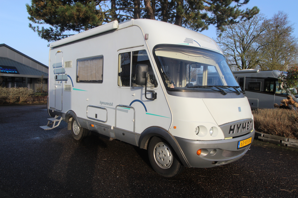 Hymer B.584 *Asientos de bar*