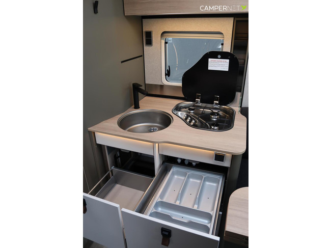 Hymer GT-S 685 170pk Automaat | Face to Face | Oven | Dieselverwarming | Winterpakket | Gescheiden Douche | Lengtebedden | Nieuw uit v foto: 12