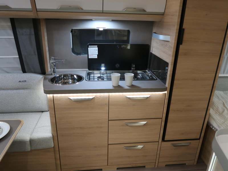 Knaus Sudwind Black Selection 500 FU RUNDSITZGRUPPE FRANZ&Ouml;SISCHES BETT Foto: 11