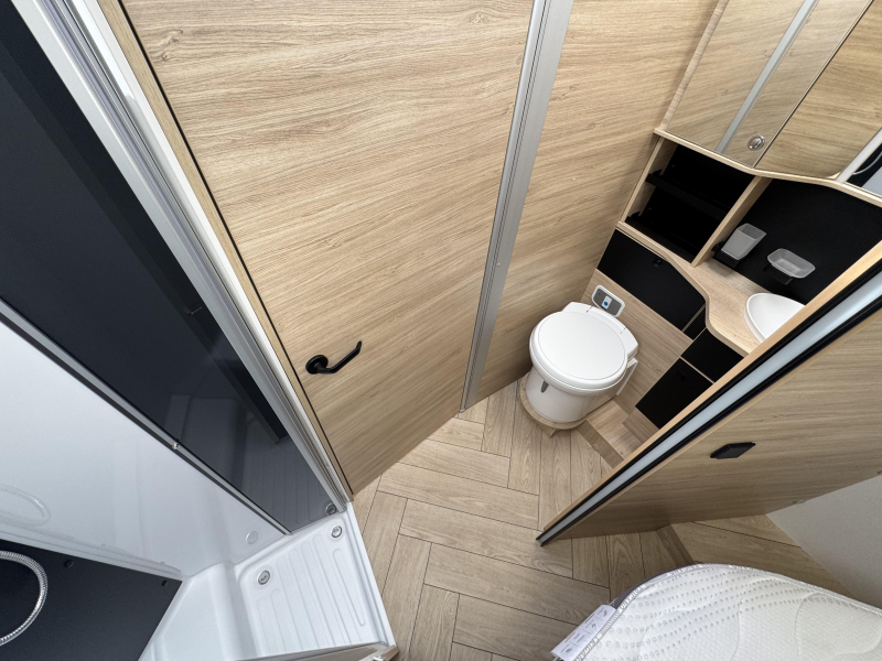 Chausson Etape Line 788 Queen bed drop-down bed photo: 18