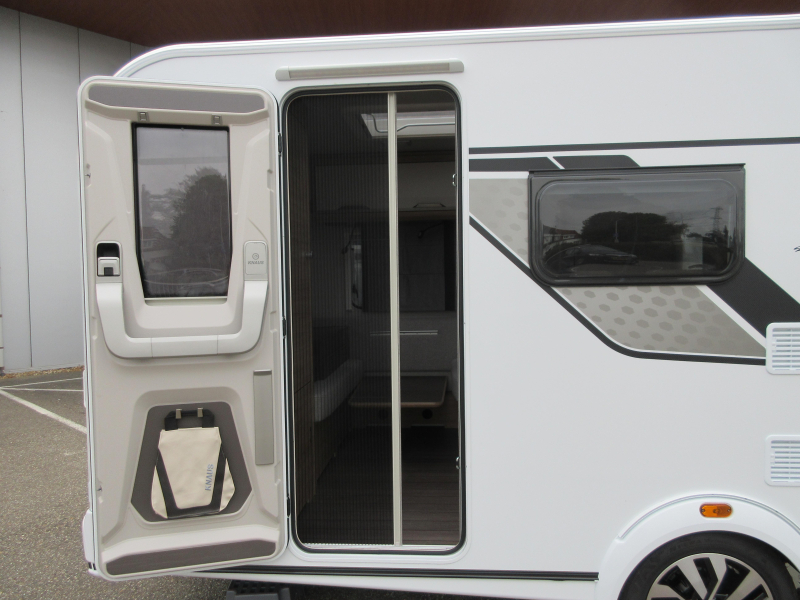 Knaus Sudwind Black Selection 420 QD KOMPAKT UND GROSSE K&Uuml;CHE! Foto: 18