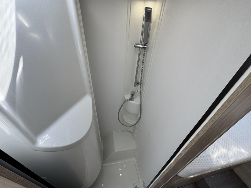 Adria Compact Axess DL Automaat 180PK  foto: 18