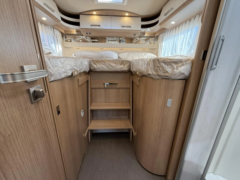 Carthago C1-Tourer 149 LE - MERCEDES-ENKELE BEDDEN  foto: 12