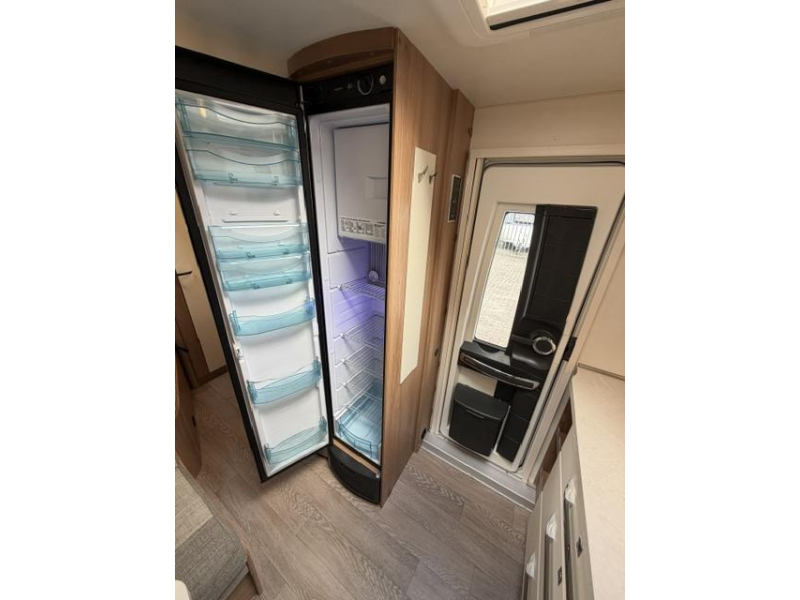 Hobby De Luxe 400 SFE Incl. Mover and Awning photo: 21