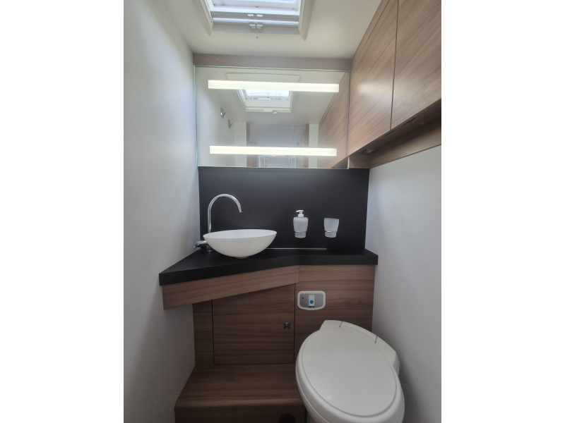 Adria Matrix Plus 670 DL face to face Foto: 18