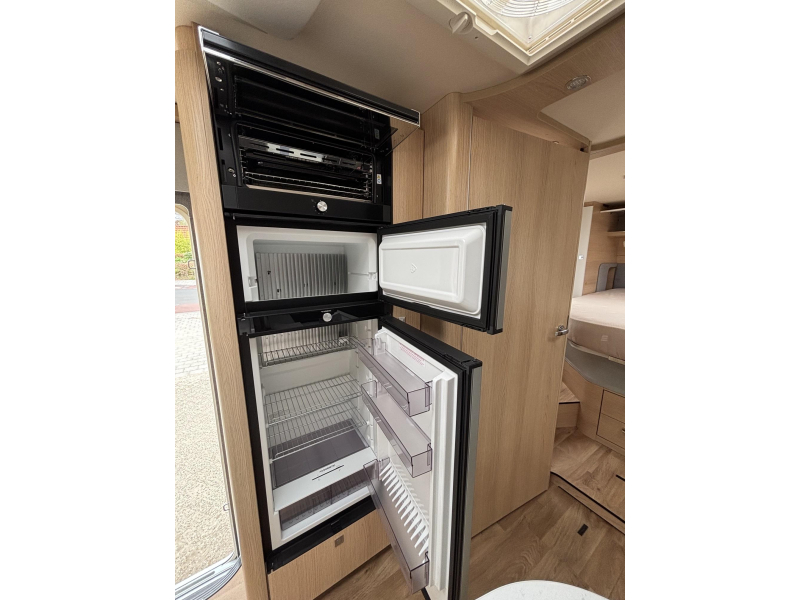 Hymer B ML I 790 Mercedes + Queen bed photo: 16