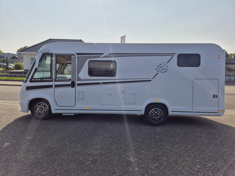 Knaus L!ve I 650 MEG 180 PK luchtgev. stoelen  foto: 2