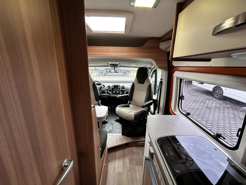 Weinsberg CaraBus 250 KL Dwarsbed/Euro5/2015/5.4m  foto: 8