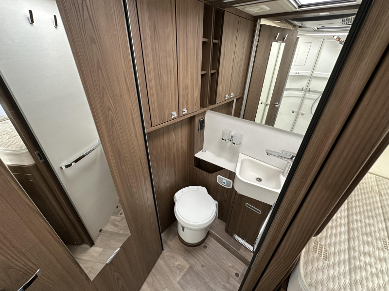 Hymer BML-I 780 OBERK&Auml;STEN STATT HUBBETT! Foto: 15
