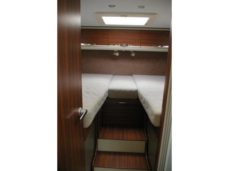 Adria Matrix Plus 670 SL Camas individuales, Cama abatible. foto: 11