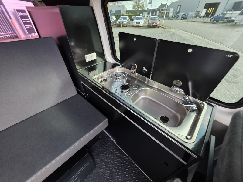 Volkswagen T5 2 TDI 4 persoons hefdak 2014  foto: 15