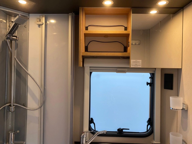 Dethleffs Globebus T 6 - Hoher K&uuml;hlschrank Foto: 14
