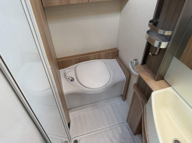 Knaus SKY TI 650 MF / Stockage gratuit photo : 11