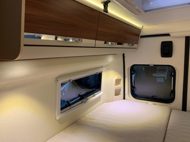 Adria Twin 640 SLX camas longitudinales como nuevo foto: 20