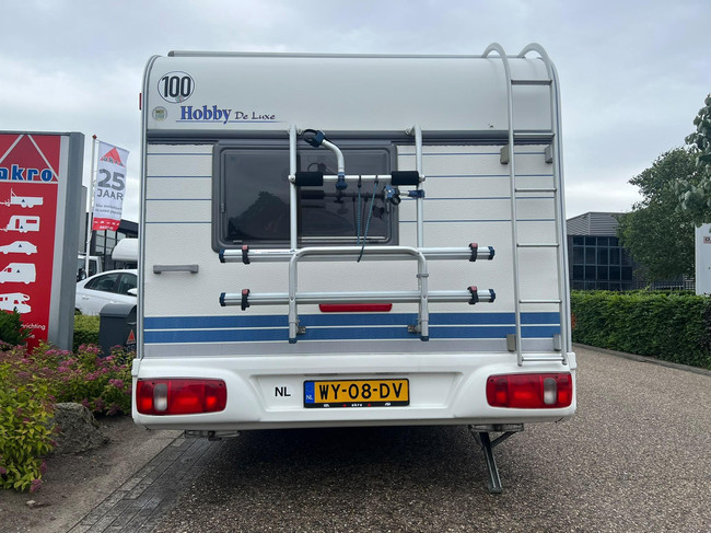 Hobby De Luxe 400 SF | Awning | Bicycle rack | Semi-automatic Mover | Fixed bed | Dinette (Train seat) | Tempo 100 | Shock absorbers photo: 5