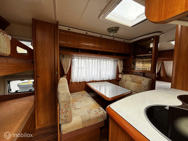 Hobby 500 KMFE STAPELBED treinzit vastbed voortent foto: 13