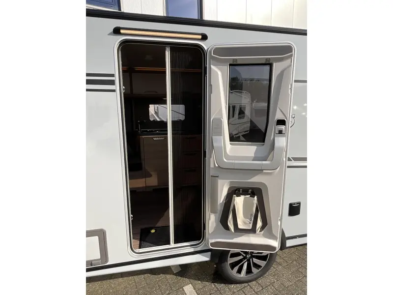 Knaus Sudwind Black Selection 500 FU FRANS BED-VLOERVERW  foto: 2