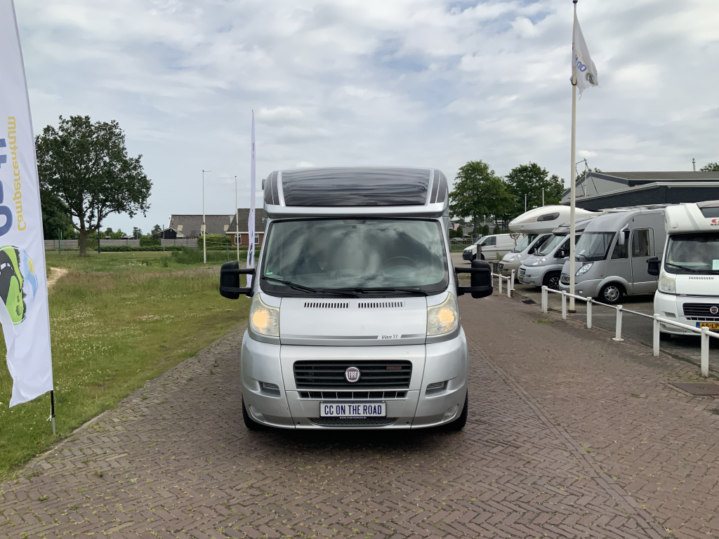 Knaus Van Ti 600 ME – Compleet 3 liter 160 PK Half-integraal, vastbed, halve- treinzit, draaistoelen Camper centrum on the road foto: 1