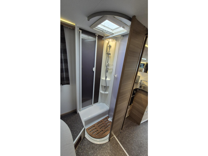 Adria S690SC Queensbed / topstaat!  foto: 8