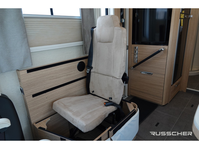 NIESMANN BISCHOFF ARTO 85E 180Pk Aut. | Levelsysteem | Dakairco | Zonnepanelen | Trekhaak foto: 6