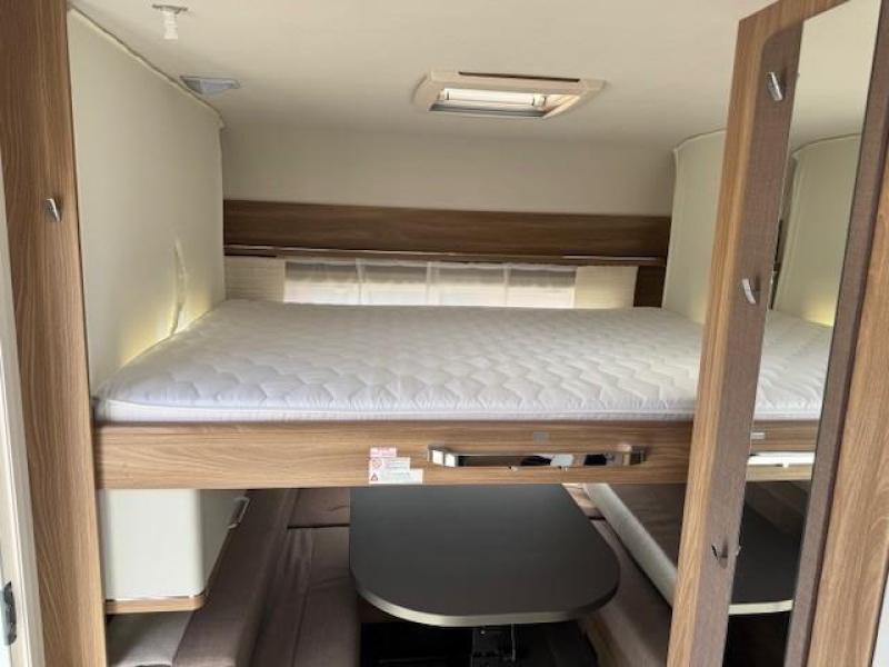 Bürstner Premio Plus 520 TL ruime gezins caravan  foto: 11