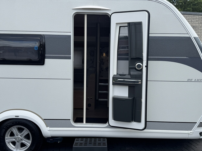 Hobby De Luxe 545 KMF mit ETAGENBETT UND GARAGE **6 Schlafpl&auml;tze/Truma Mover/1. Besitzer/Truma/Leichtmetallfelgen/Sehr gepflegter Wohnwagen** Foto: 22