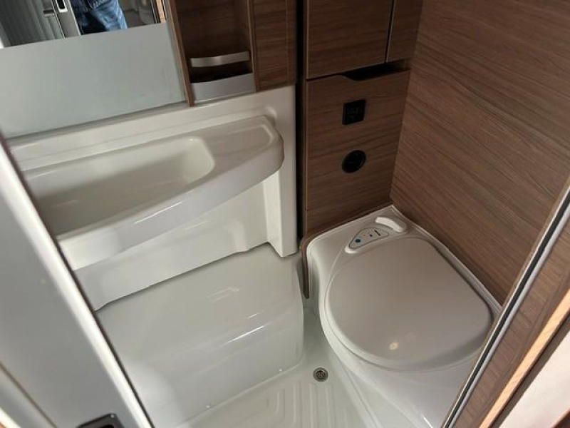 Knaus Van Wave 640 MEG Enkele bedden & hefbed  foto: 14