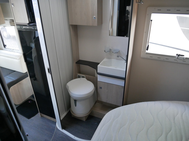 Chausson 718 XLB Special Edition, Cama Queen, Cama abatible!! foto: 14
