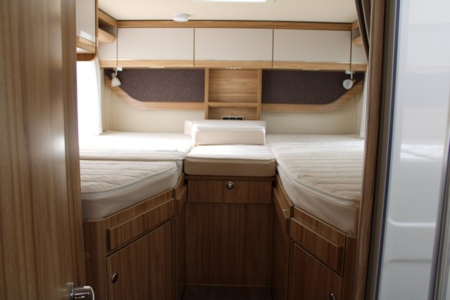 Hymer Exsis I 678 Fiat AUTOMAAT 160 pk enkele bedden Smal en lichtgewicht (54  foto: 45