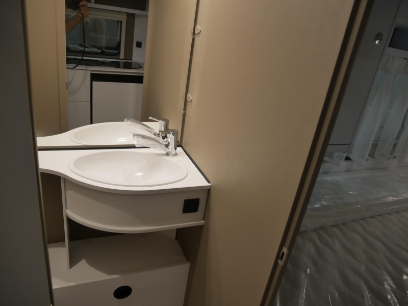 Dethleffs C'Go 475 EL FREE mover and awning photo: 5