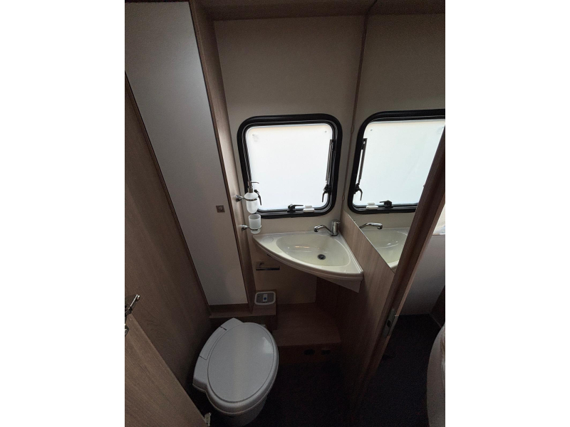 Laika Kosmo 212 sistema de nivelaci&oacute;n cama queen 7m foto: 22