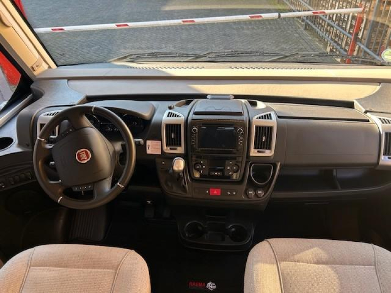 Hymer B584 B588 - automatic - low mileage photo: 15