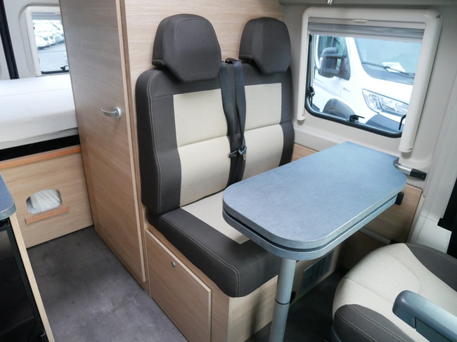 RoadCar (Pössl Groep) R540, Compacte 5.40 Meter Buscamper foto: 9