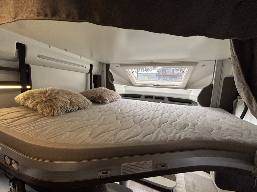 Benimar Tessoro T 496 AUTOM&Aacute;TICA CAMA QUEEN+CAMA ABATIBLE AIRE ACONDICIONADO DE TECHO foto: 3
