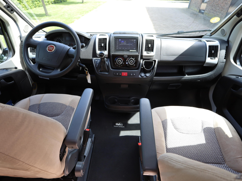 Malibu Van Charming 600 DB automatic | tow bar photo: 13