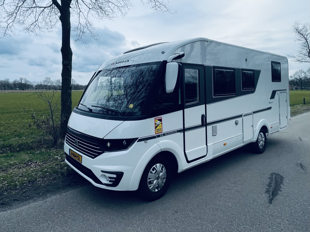 Adria Coral S 670 SL single beds + tow bar!