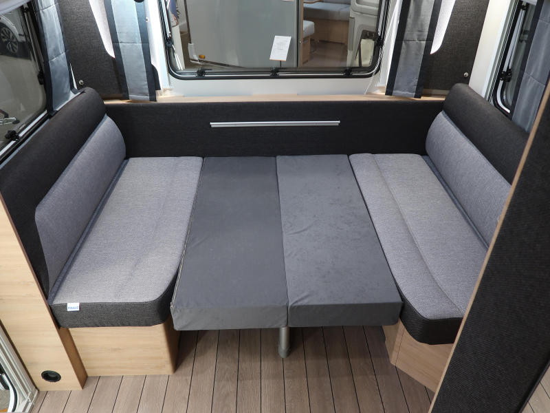 Knaus Sudwind Black Selection 460 EU ENKELE BEDDEN  foto: 9